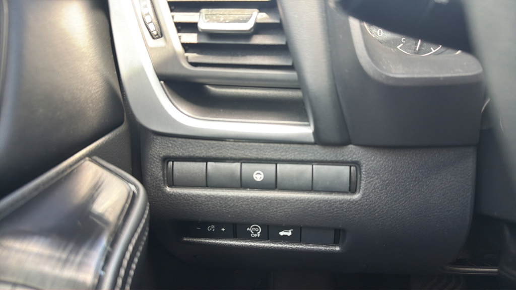 Used 2024 Nissan Rogue SV AWD/4WD image 22