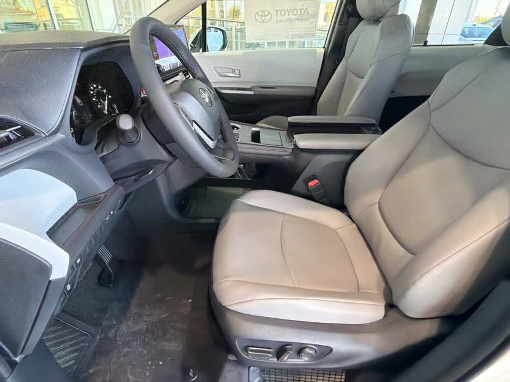 New 2026 Toyota Sienna XLE FWD image 17