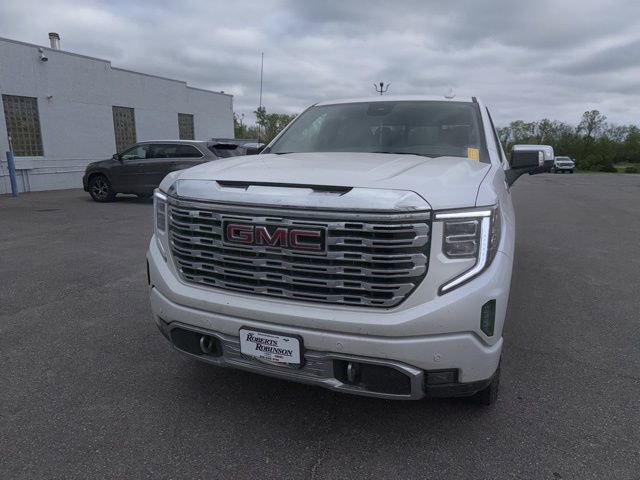 Used 2024 GMC Sierra 1500 Denali w/ Technology Package AWD/4WD image 3