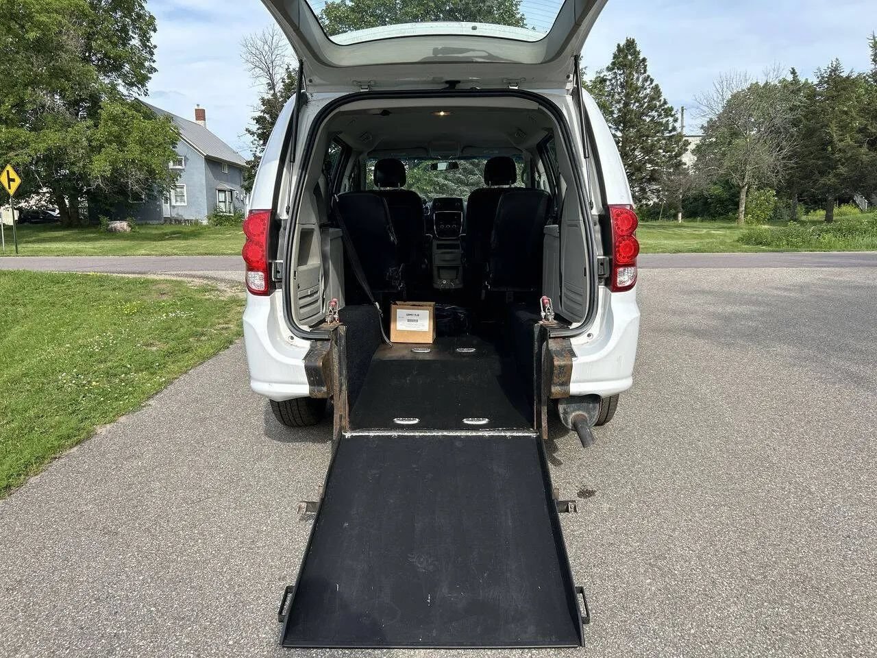 Used 2016 Dodge Grand Caravan American Value Package FWD image 22