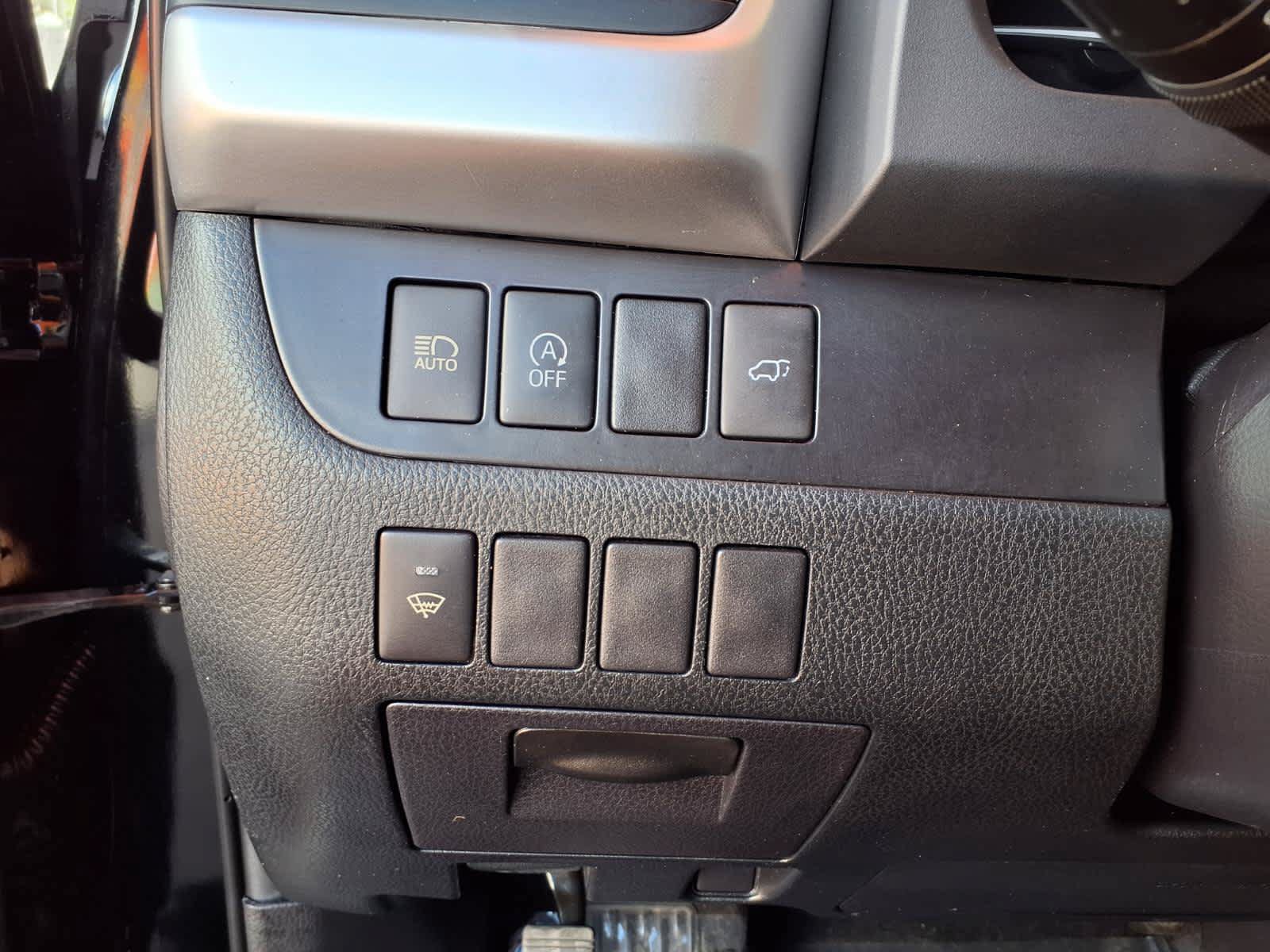Used 2019 Toyota Highlander SE w/ Carpet Mat Package (TMS) FWD image 22