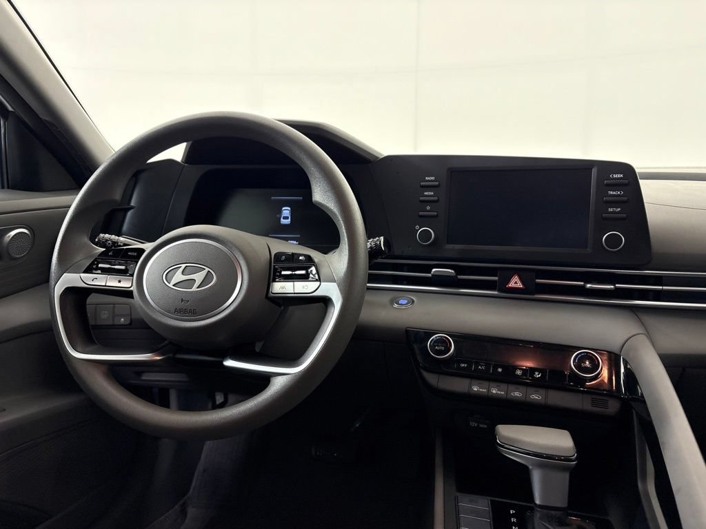 Certified 2025 Hyundai Elantra Hybrid FWD image 21