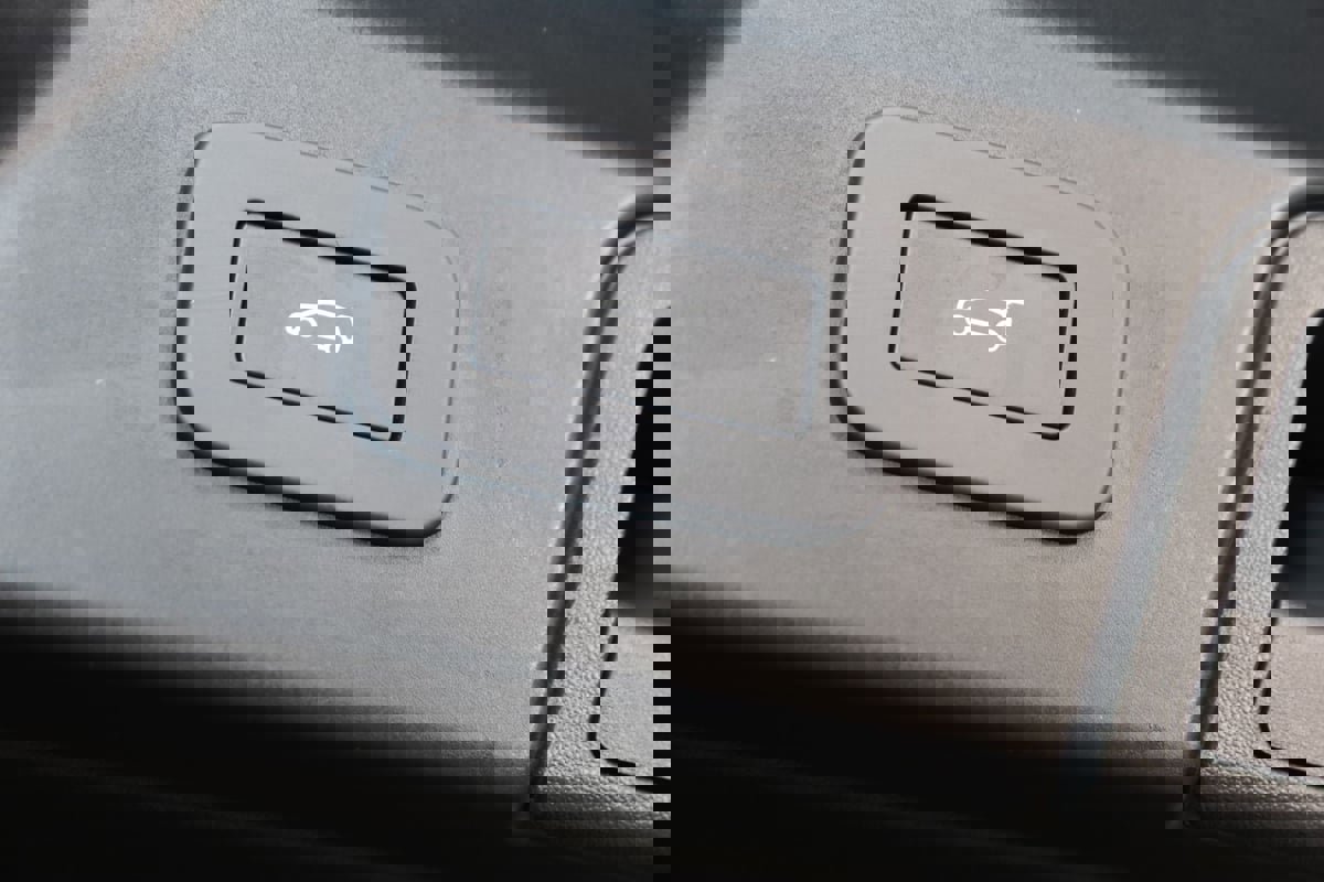 Used 2025 Land Rover Range Rover Velar Dynamic SE image 52