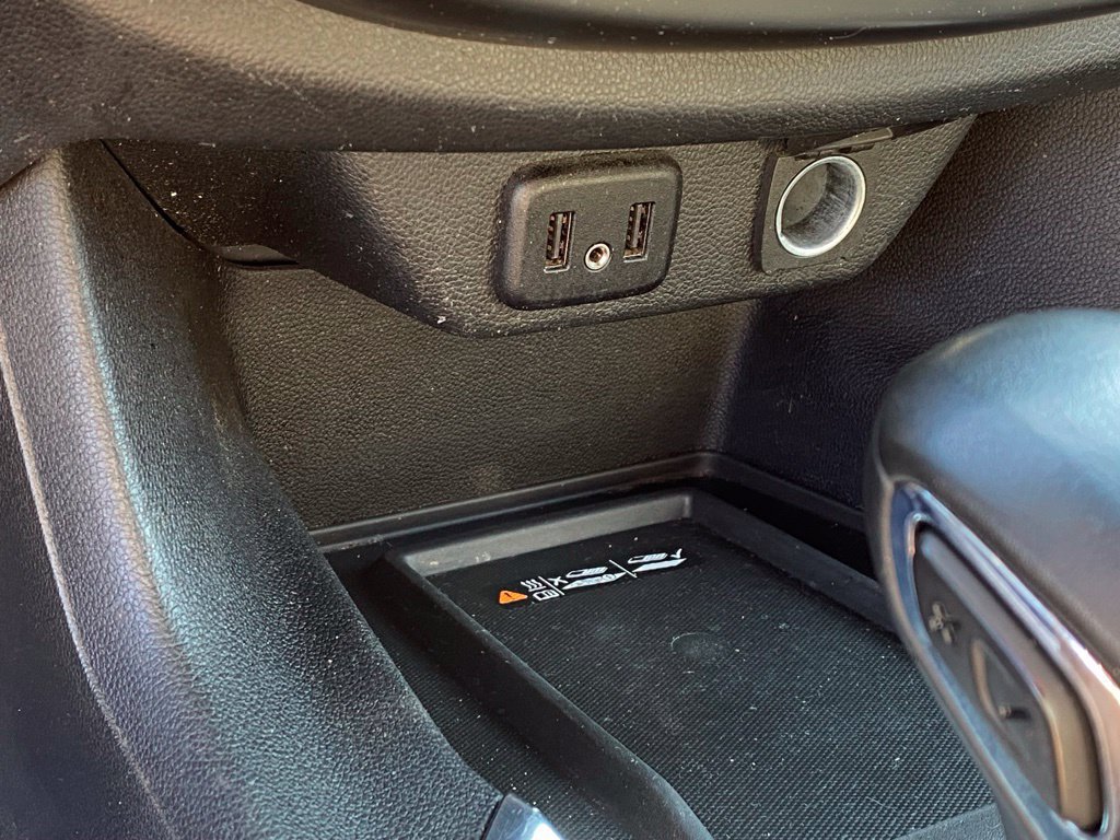 Used 2023 Chevrolet Traverse LT w/ Rear Camera Mirror Package FWD image 19