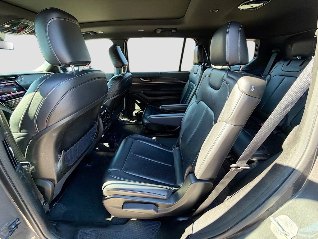 Used 2024 Jeep Grand Cherokee L Limited w/ Luxury Tech Group II image 24