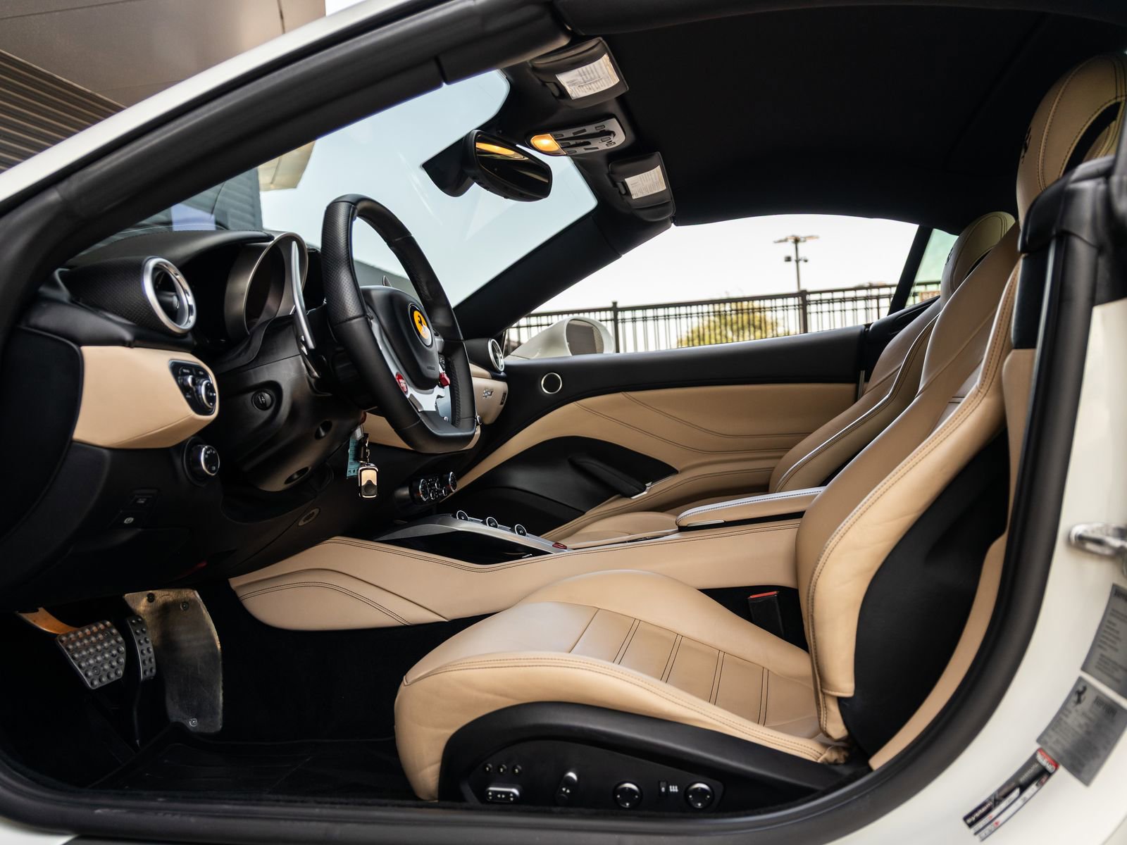 Used 2015 Ferrari California T RWD image 31