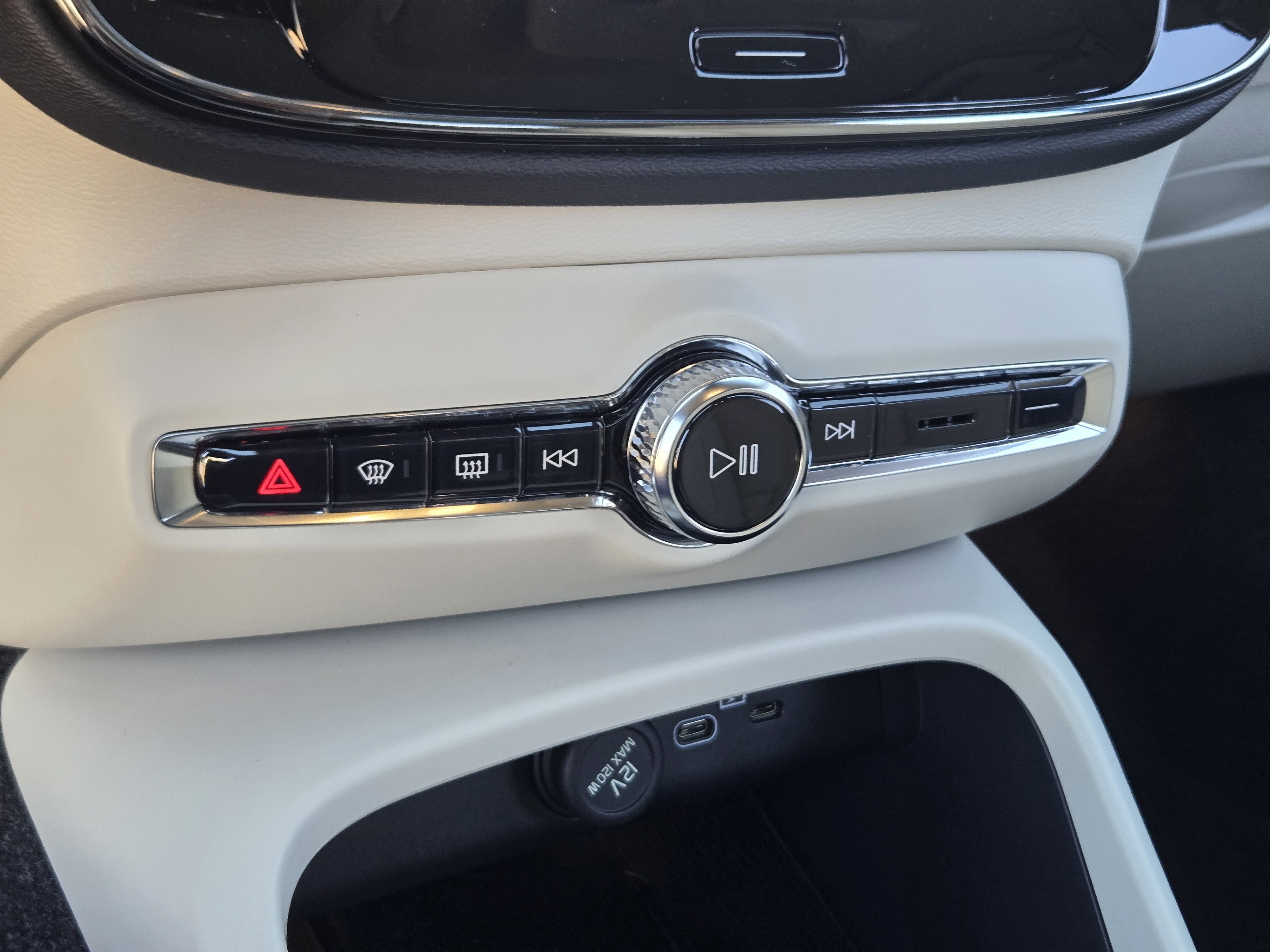 New 2026 Volvo XC40 B4 Plus w/ Protection Package Premier image 21