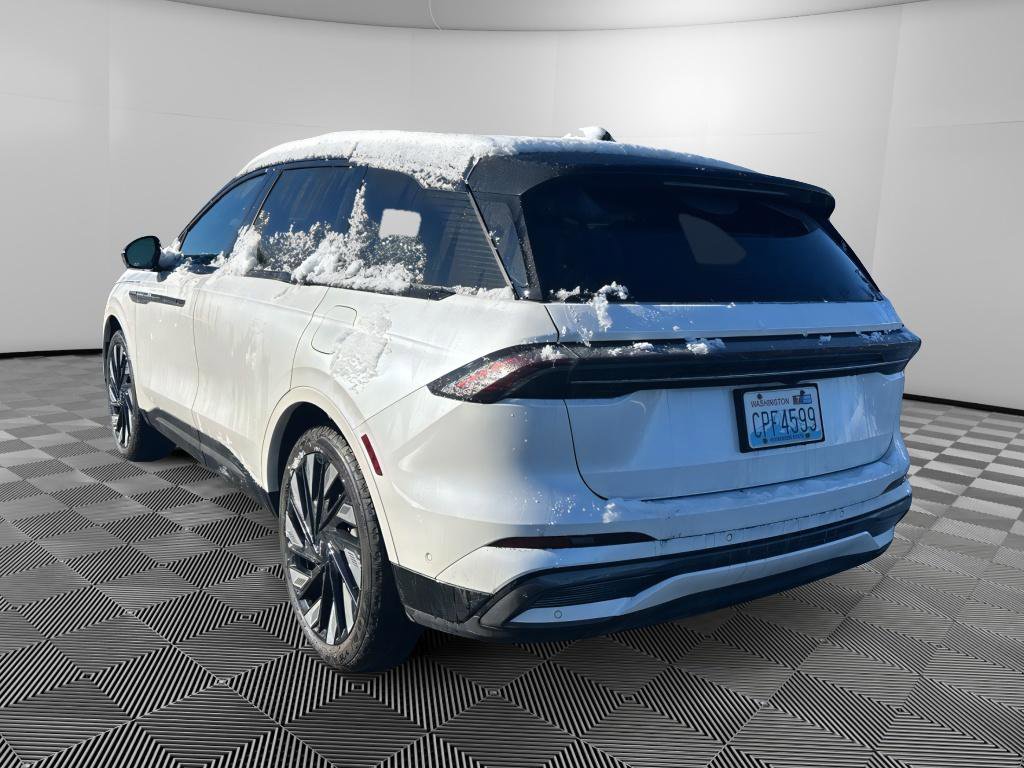 Used 2024 Lincoln Nautilus Reserve w/ Equipment Group 202A image 5