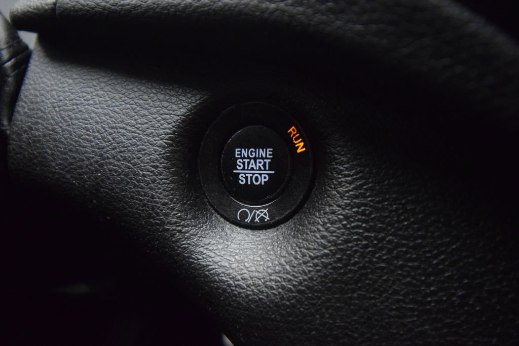 Used 2019 Jeep Cherokee Latitude Plus w/ Comfort/Convenience Group image 29