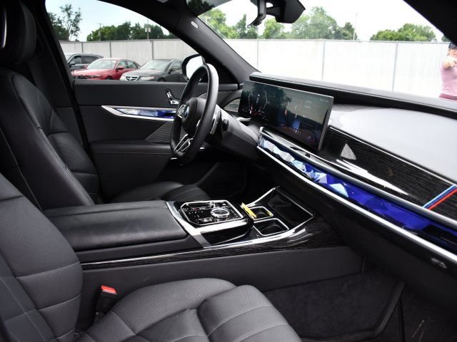 Used 2025 BMW 740i xDrive w/ Executive Package AWD/4WD image 37