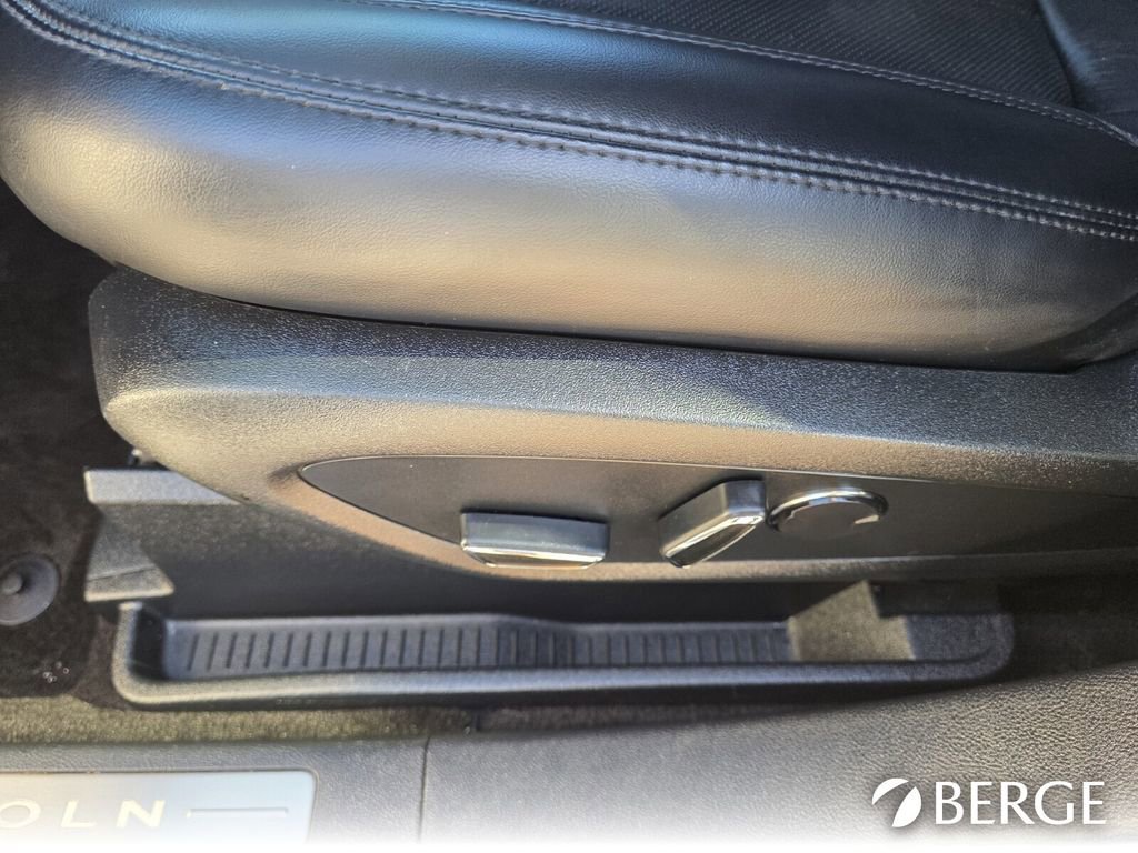 Used 2018 Lincoln MKX Reserve image 16