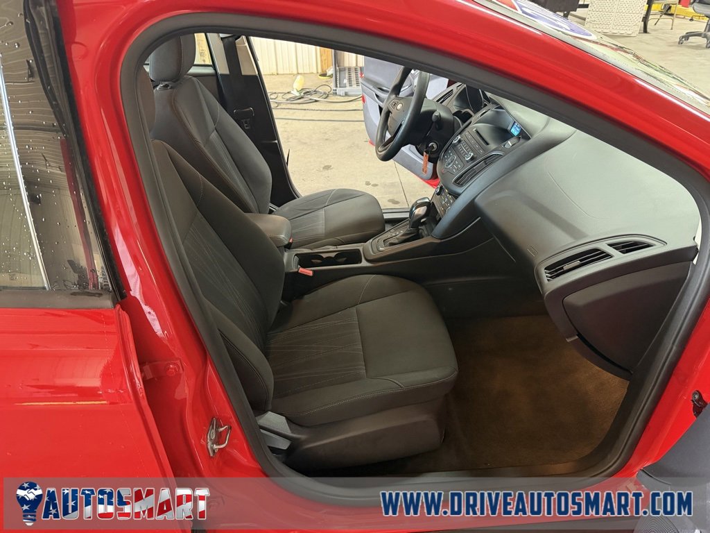 Used 2015 Ford Focus SE image 25