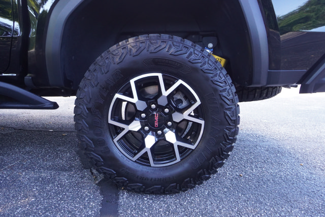Used 2024 GMC Canyon AT4X AWD/4WD image 35