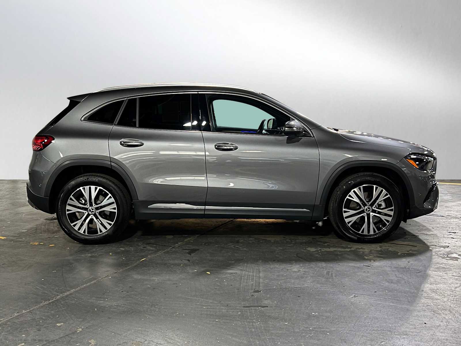 Used 2025 Mercedes-Benz GLA 250 4MATIC image 2