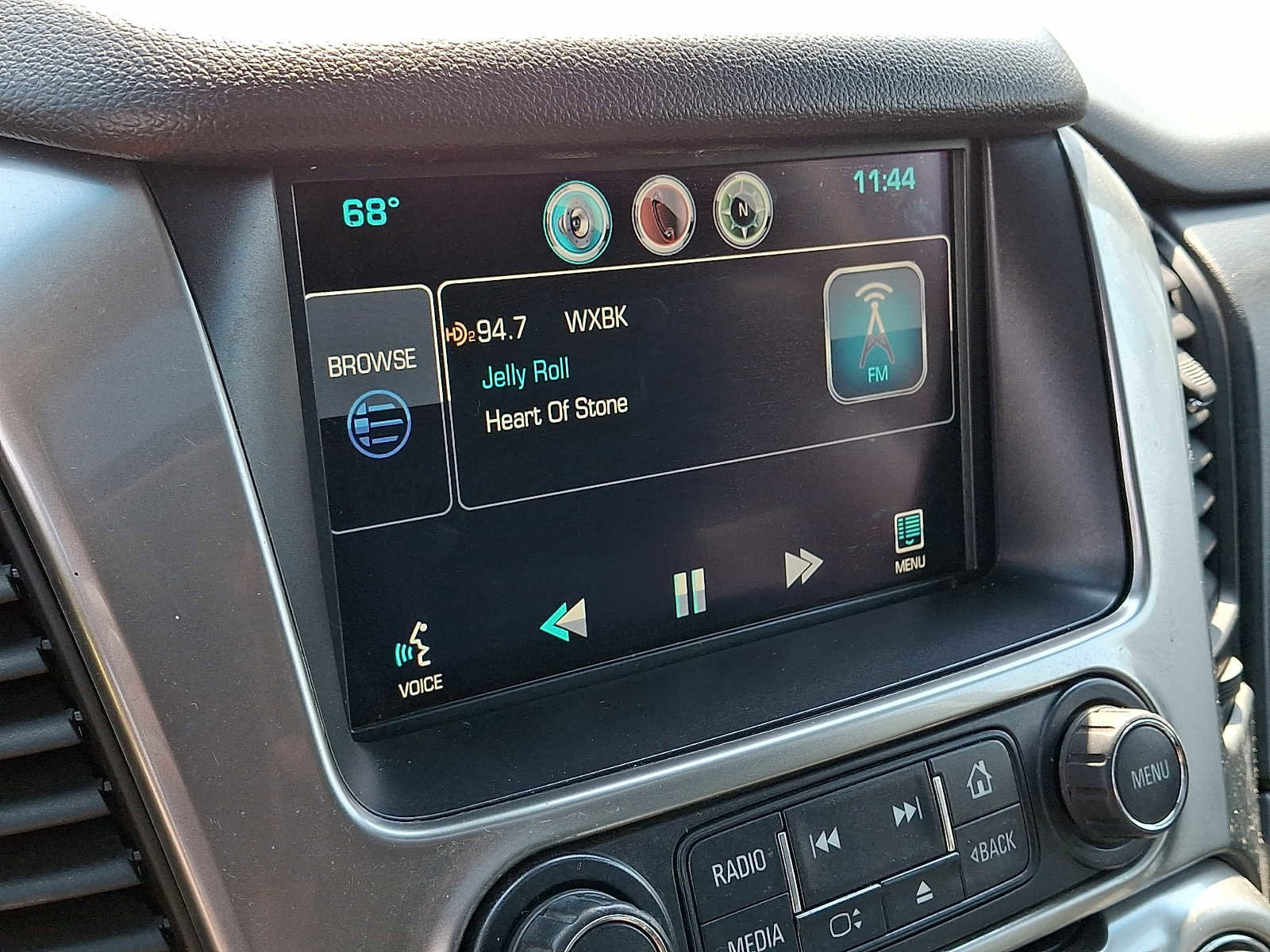 Used 2015 Chevrolet Suburban LT image 16