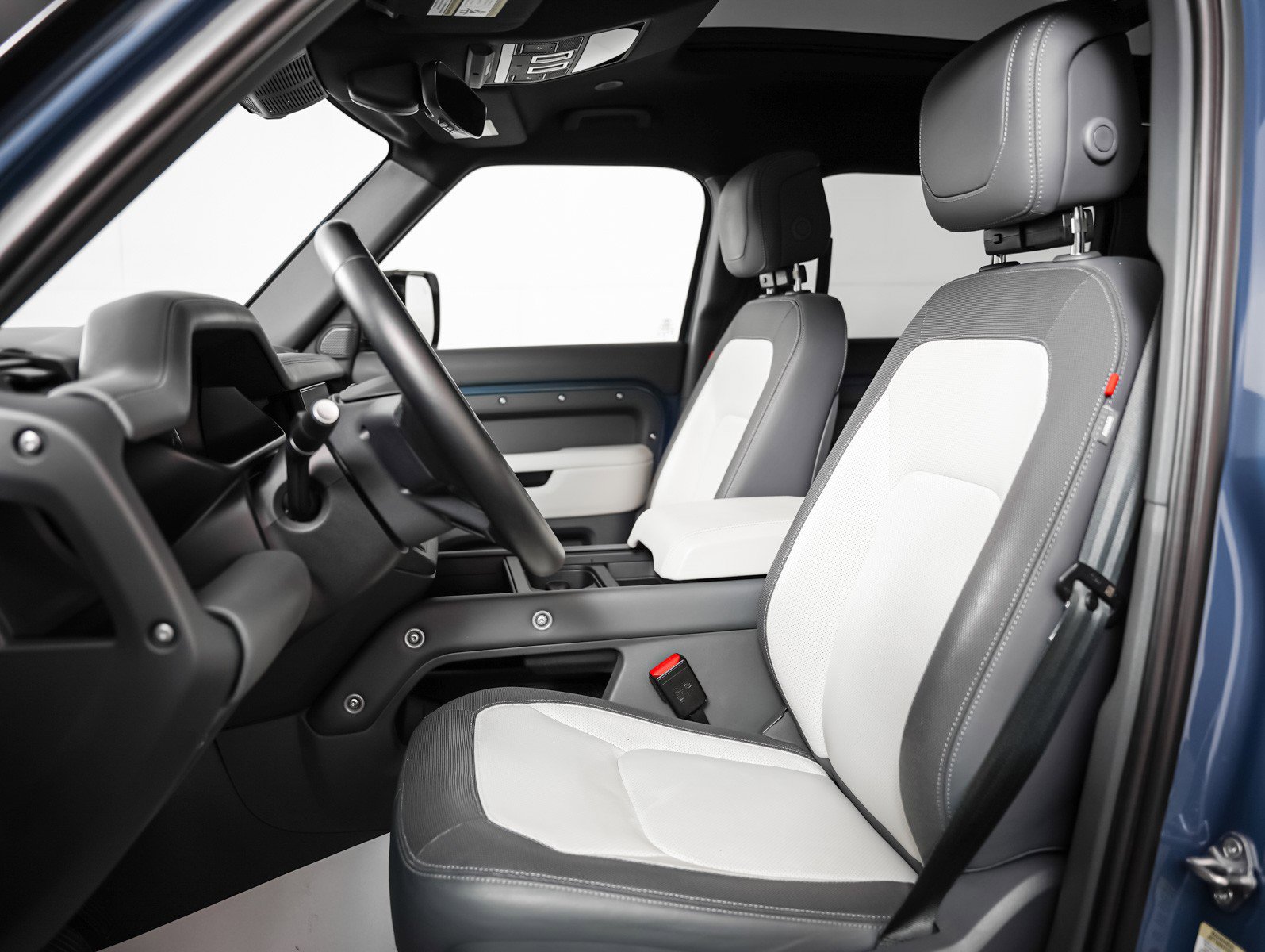 Used 2023 Land Rover Defender 110 X-Dynamic SE image 5