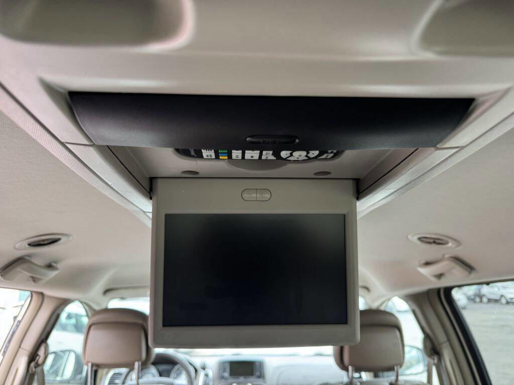 Used 2014 Chrysler Town & Country Touring-L FWD image 7