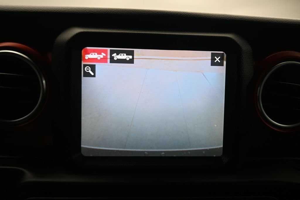 Used 2022 Jeep Gladiator Rubicon w/ LED Lighting Group AWD/4WD image 21