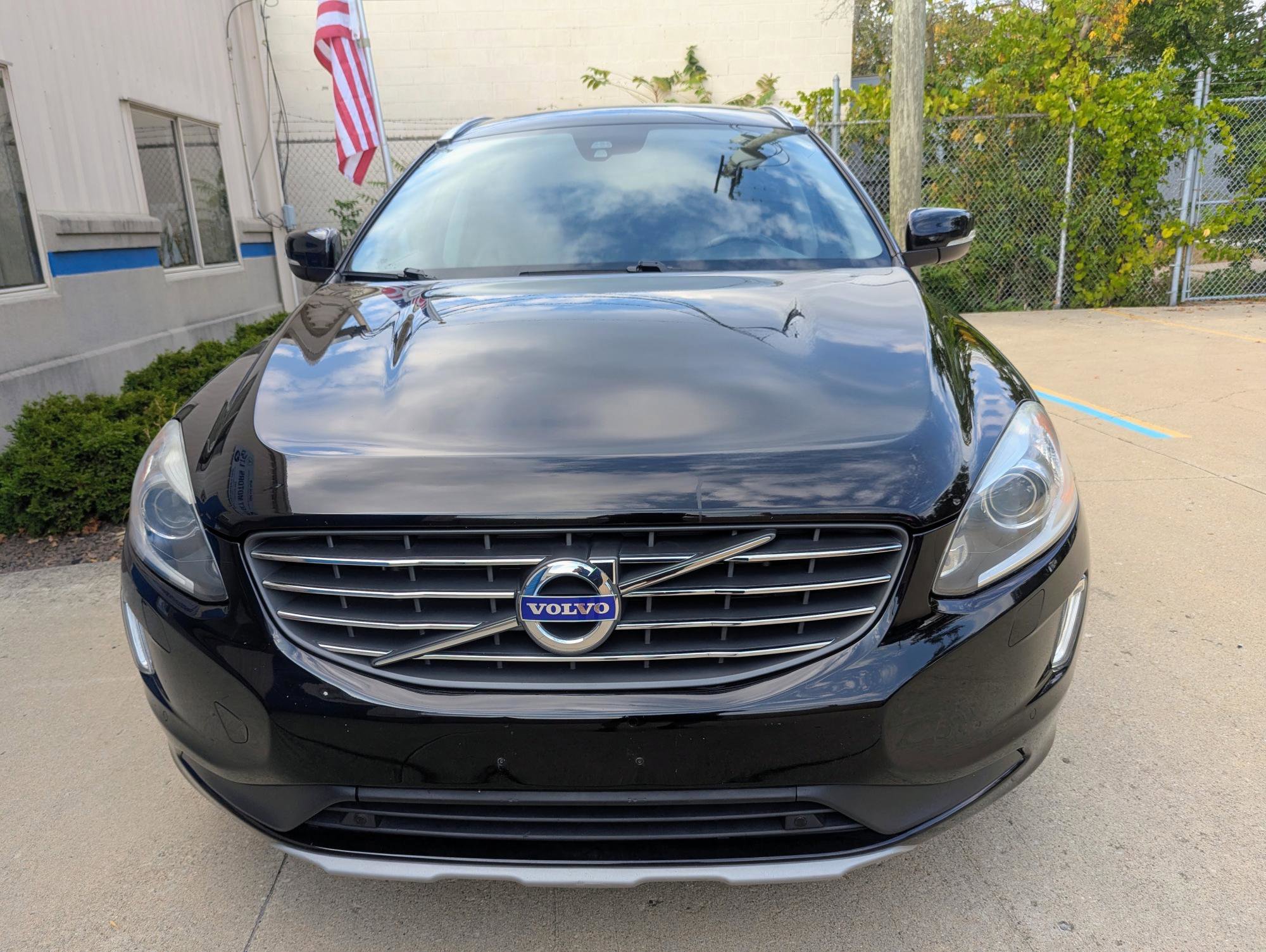 Used 2017 Volvo XC60 T5 Inscription w/ Preferred Option Package image 2