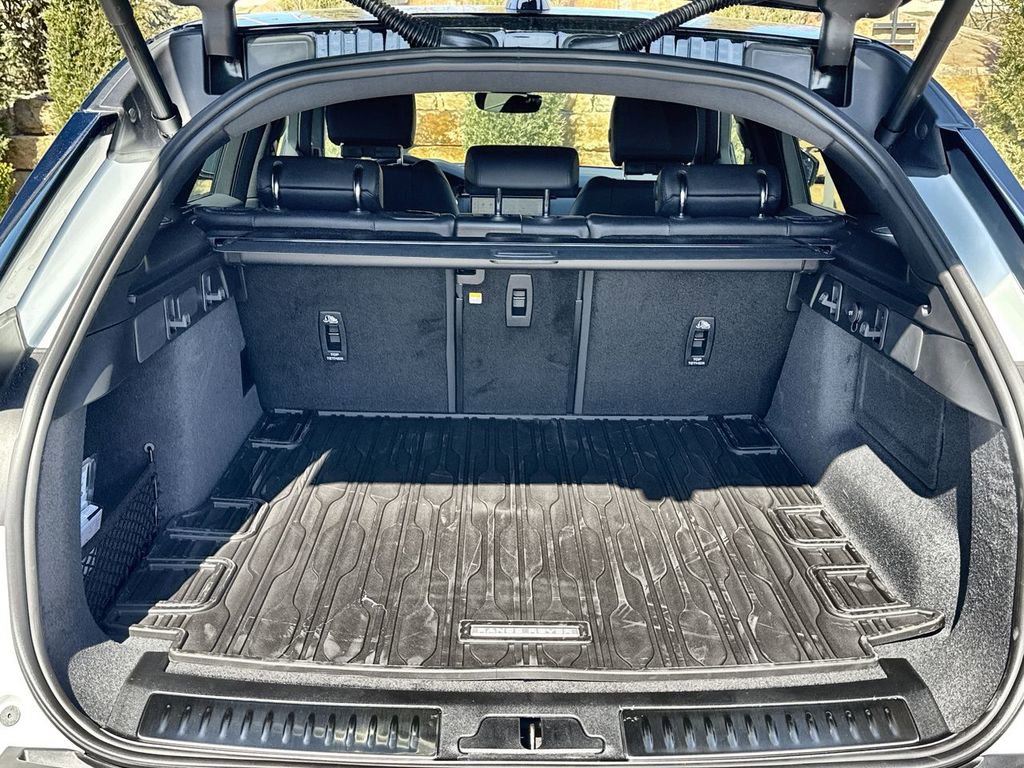 Certified 2025 Land Rover Range Rover Velar Dynamic SE image 18