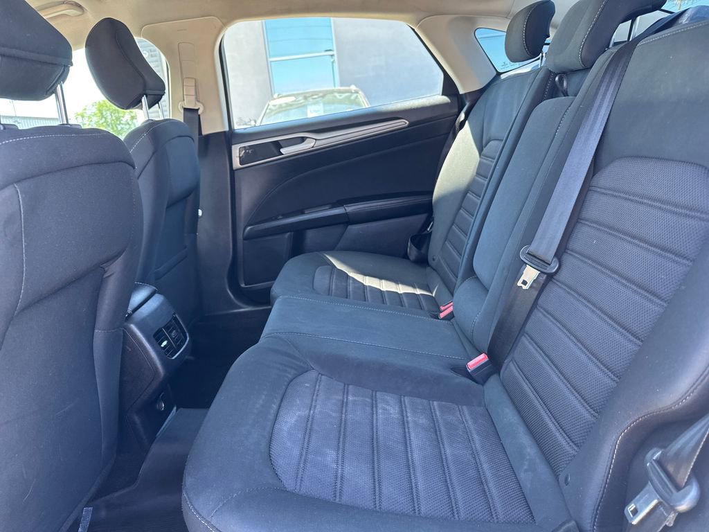 Used 2020 Ford Fusion SE FWD image 25