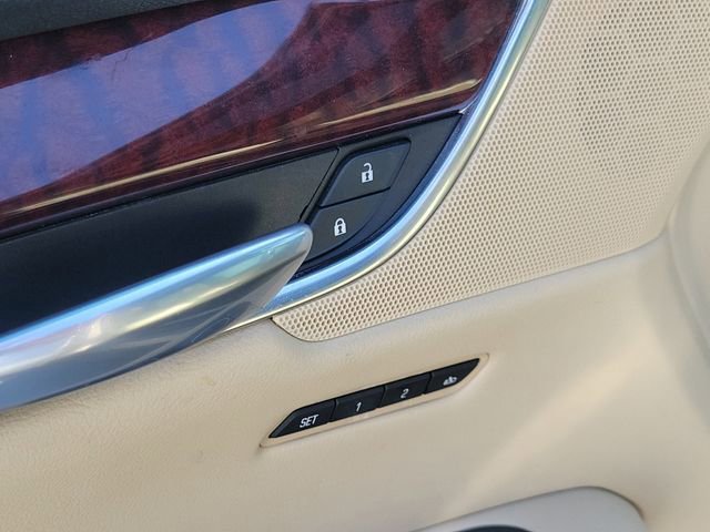 Used 2018 Cadillac XT5 Luxury w/ Driver Awareness Package image 24