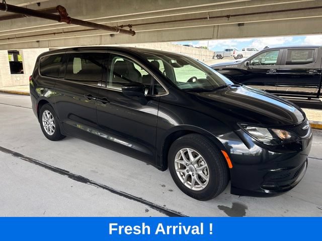 Used 2023 Chrysler Voyager LX FWD image 12