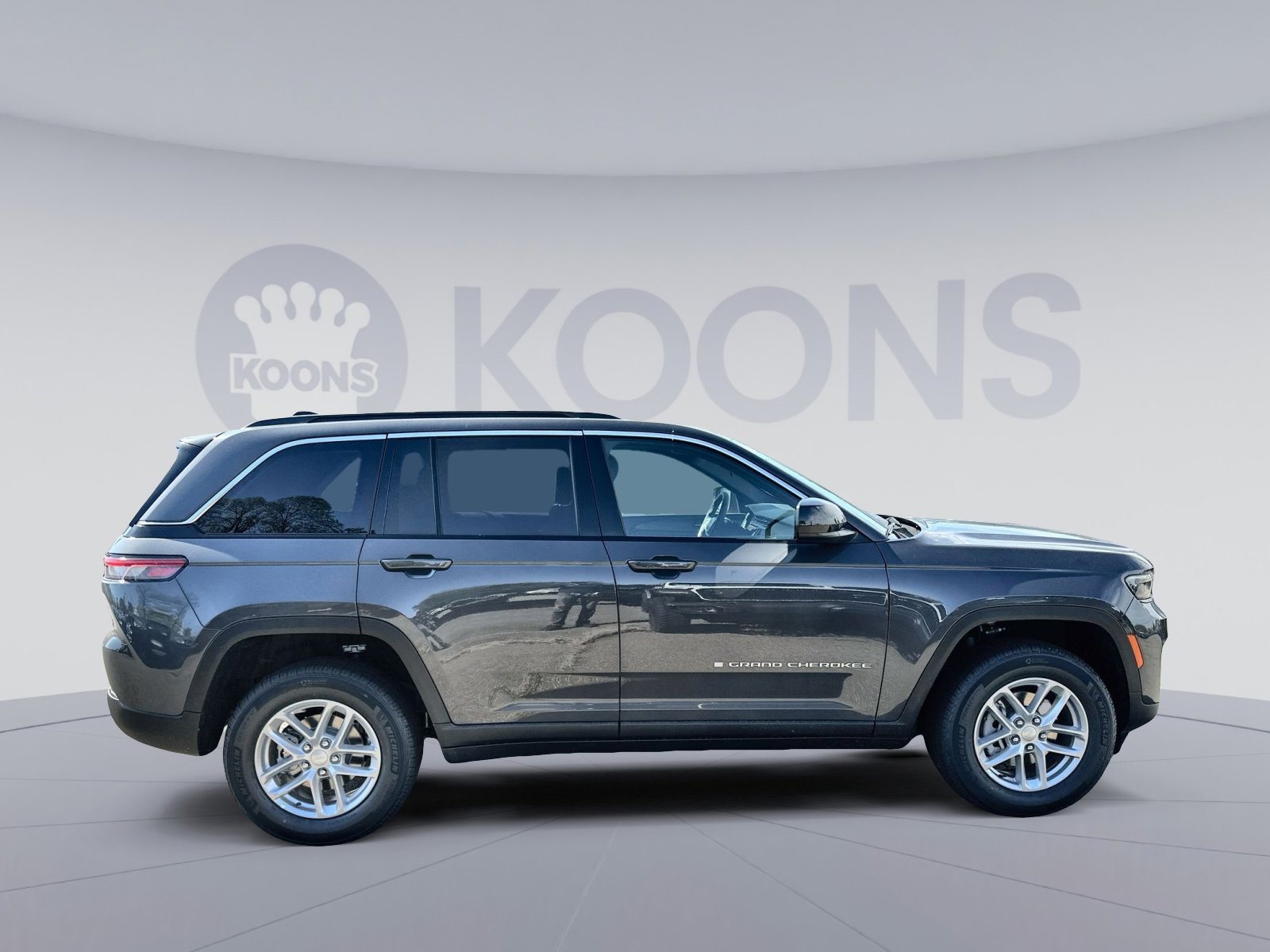 New 2025 Jeep Grand Cherokee Laredo X w/ Luxury Tech Group I image 8