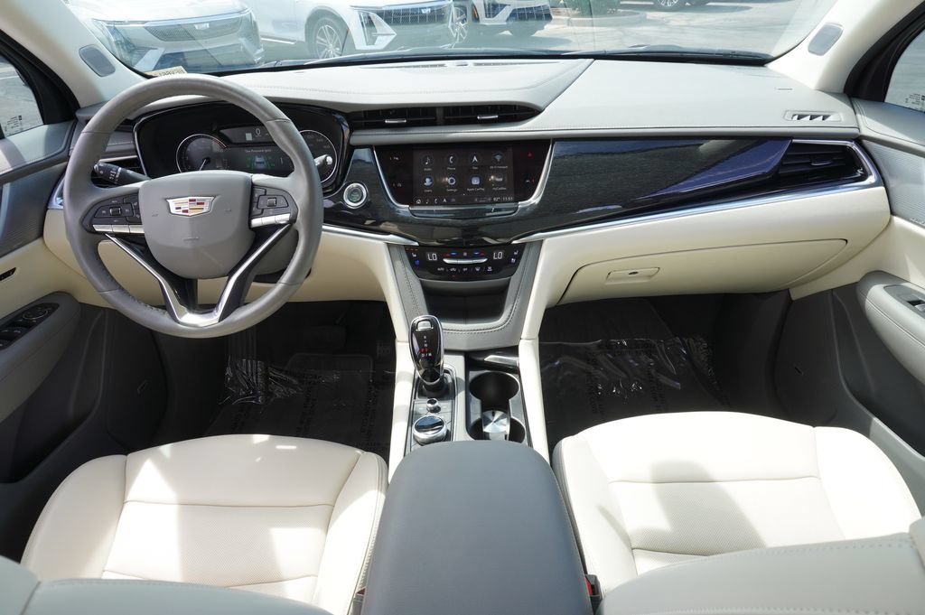 Certified 2025 Cadillac XT6 Premium Luxury FWD image 15
