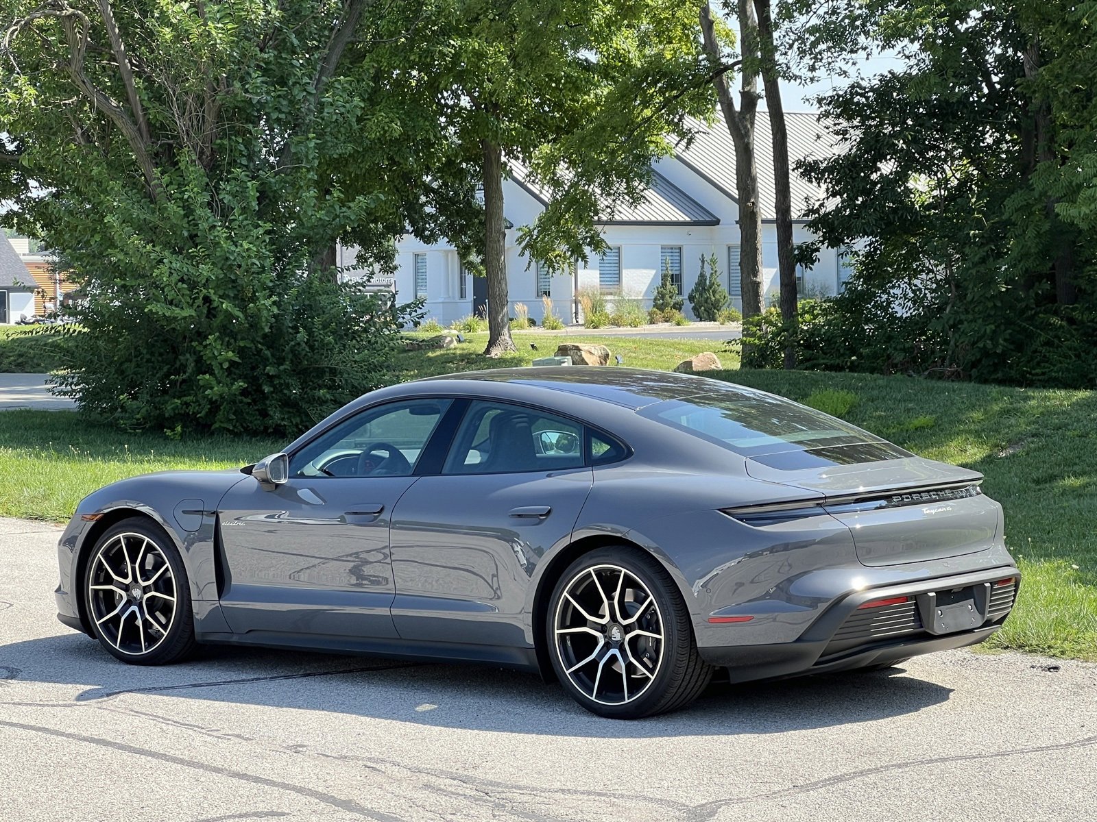 New 2025 Porsche Taycan image 3