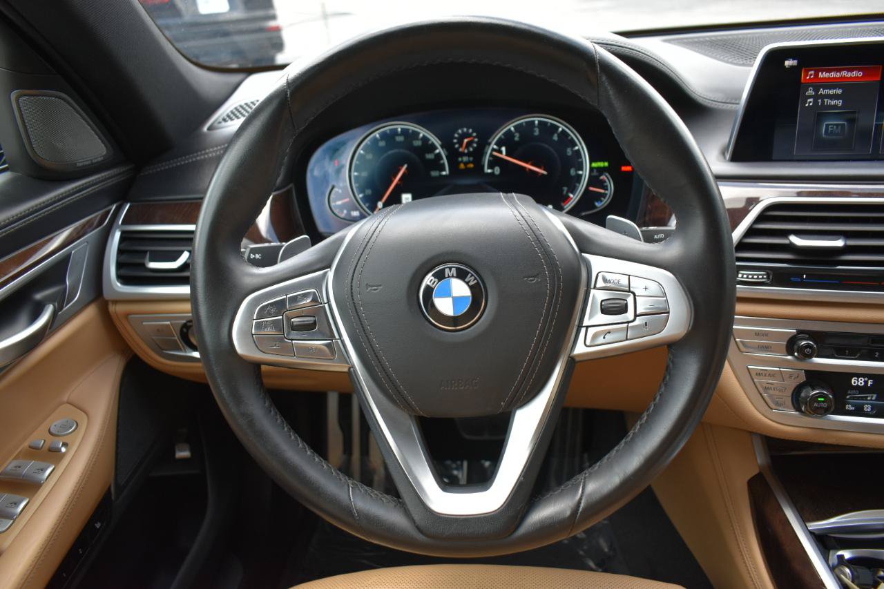 Used 2019 BMW 750i w/ Executive Package RWD image 14