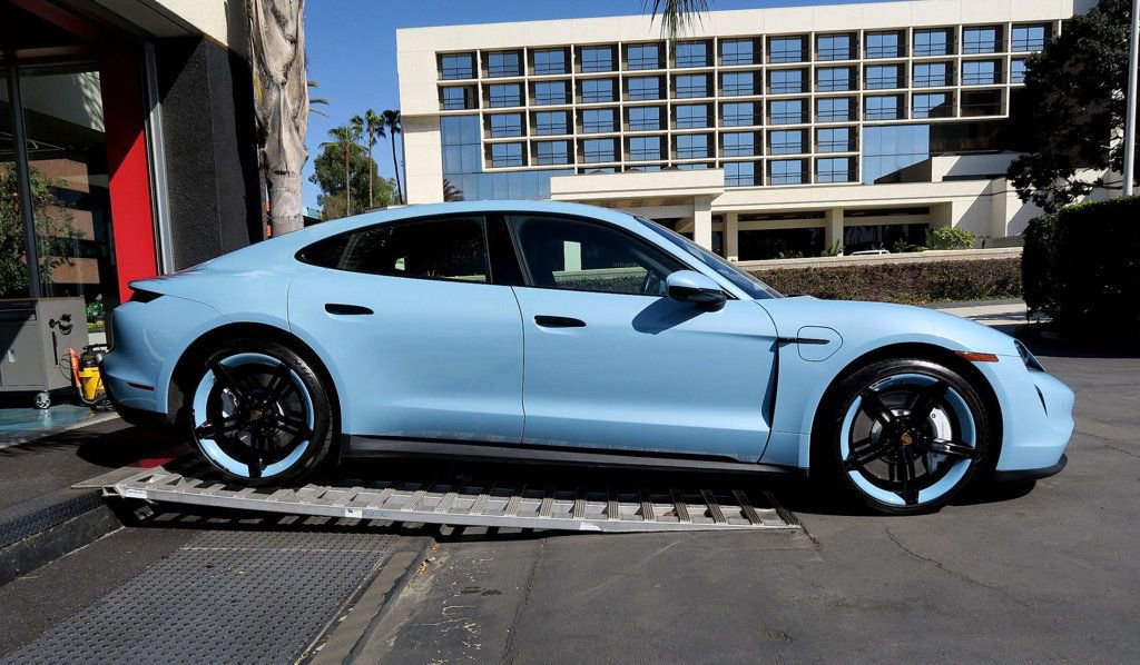 Used 2022 Porsche Taycan image 5