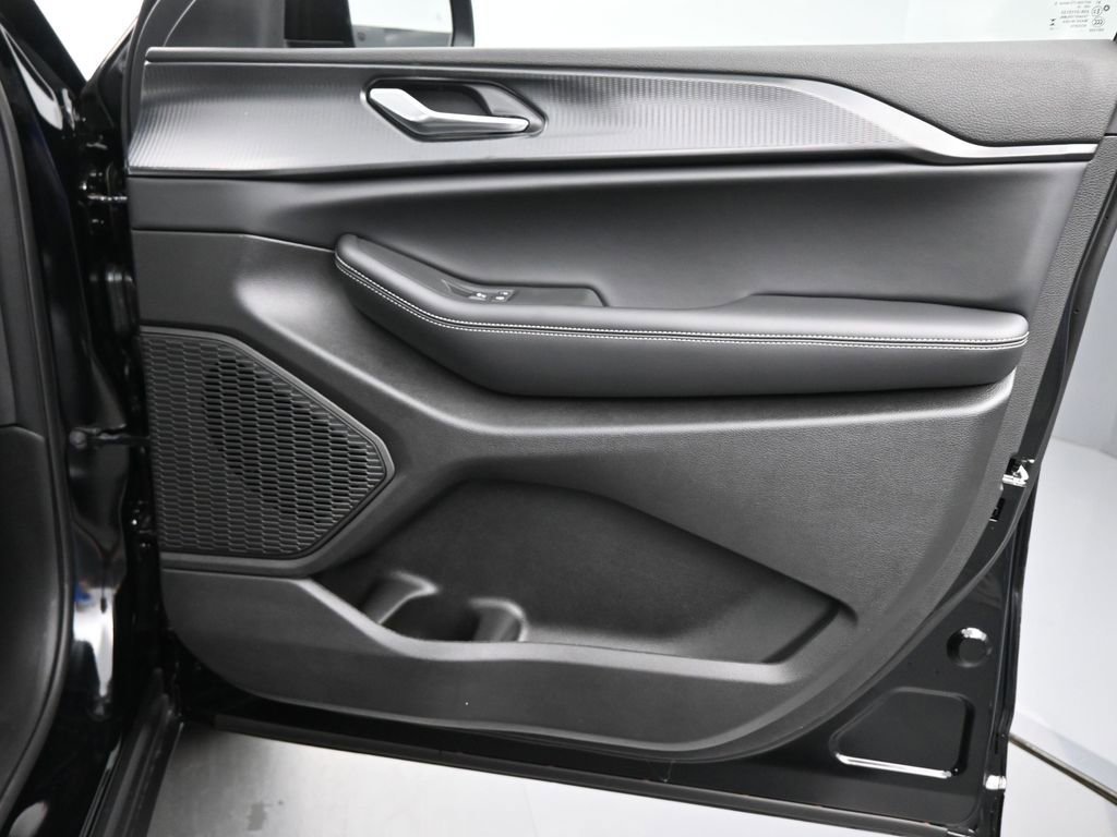 New 2025 Jeep Grand Cherokee Laredo X w/ Luxury Tech Group I image 20