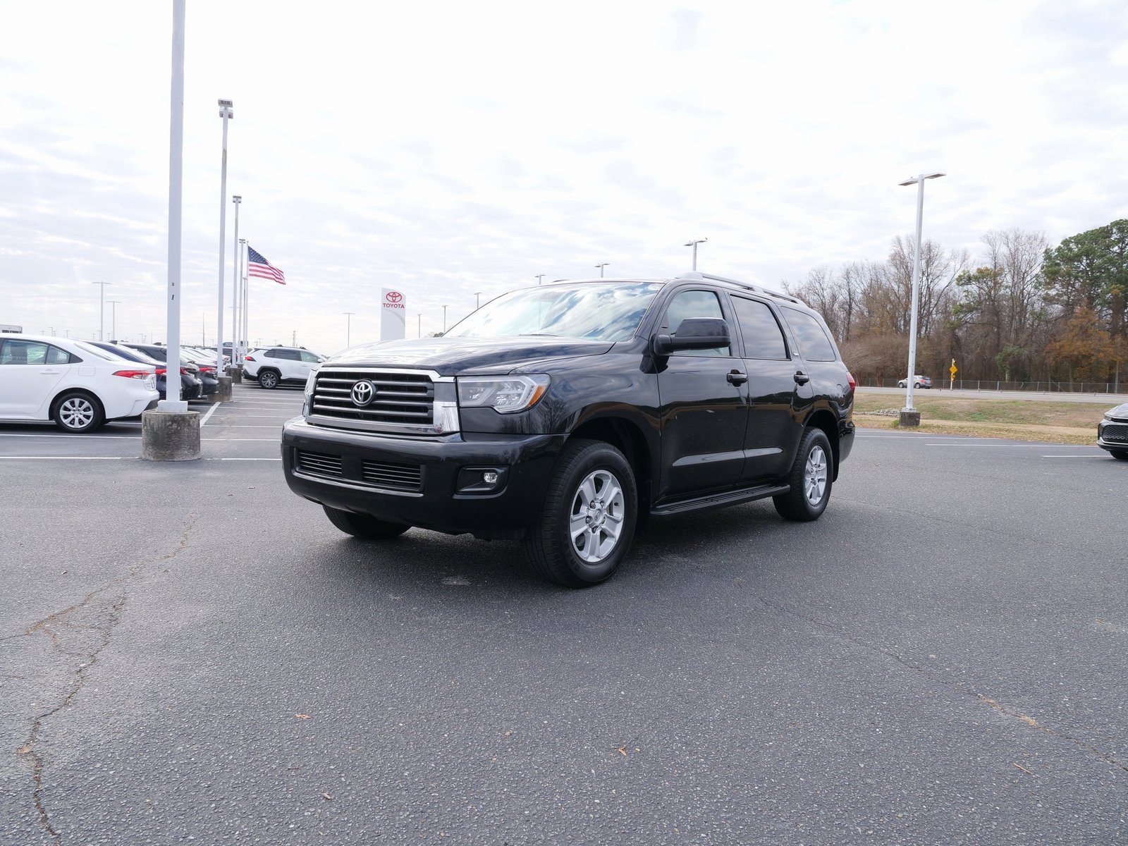 Used 2022 Toyota Sequoia SR5 image 7