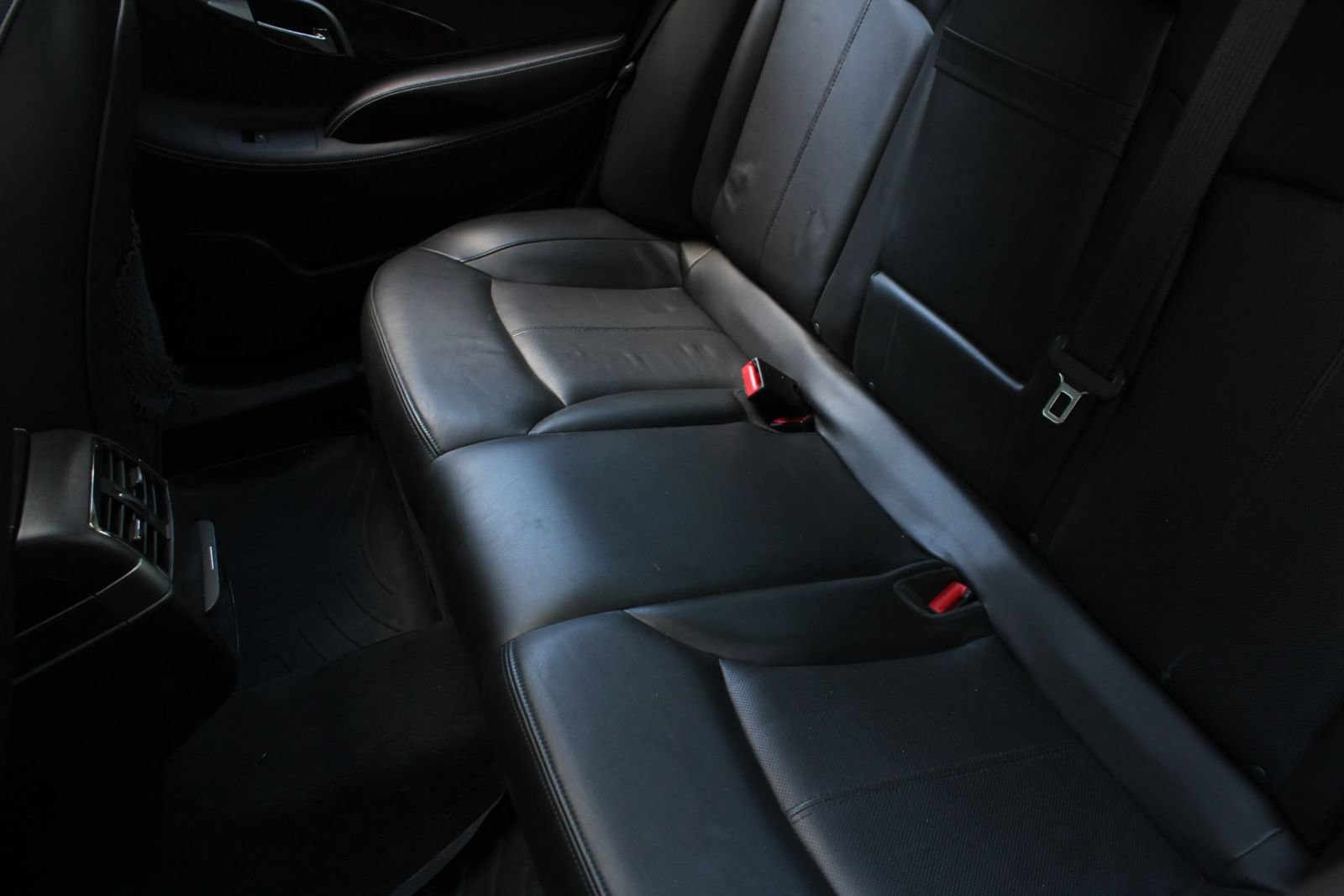 Used 2013 Buick LaCrosse Touring FWD image 19