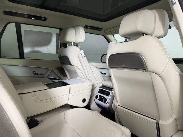 New 2026 Land Rover Range Rover SV AWD/4WD image 32