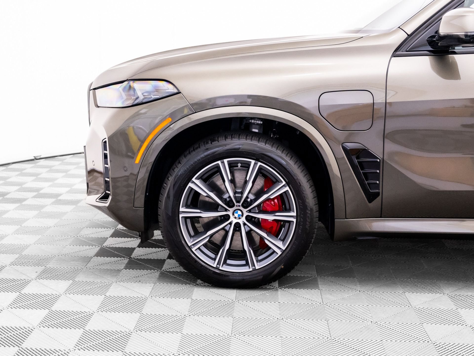 New 2026 BMW X5 xDrive50e w/ M Sport Package AWD/4WD image 35