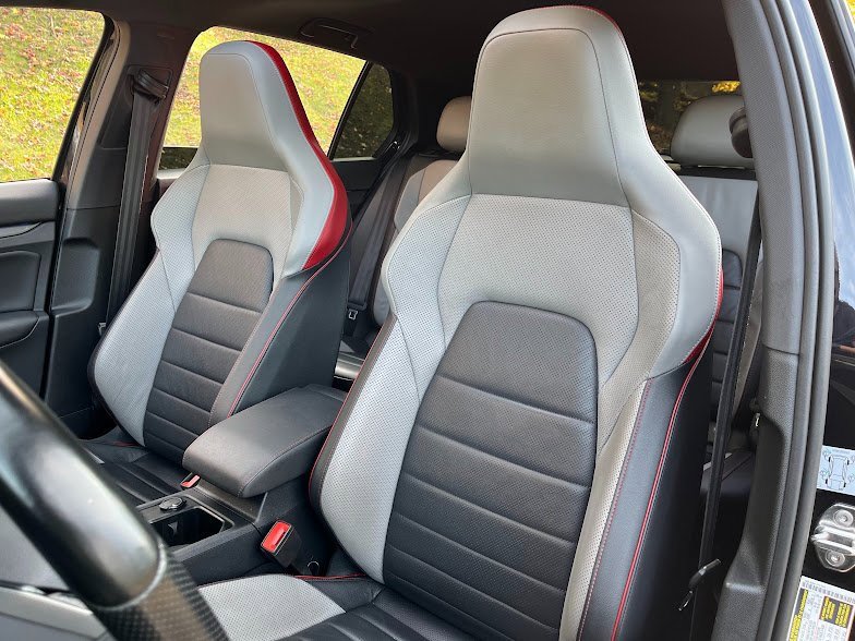 Used 2022 Volkswagen GTI SE w/ SE Leather Package image 9