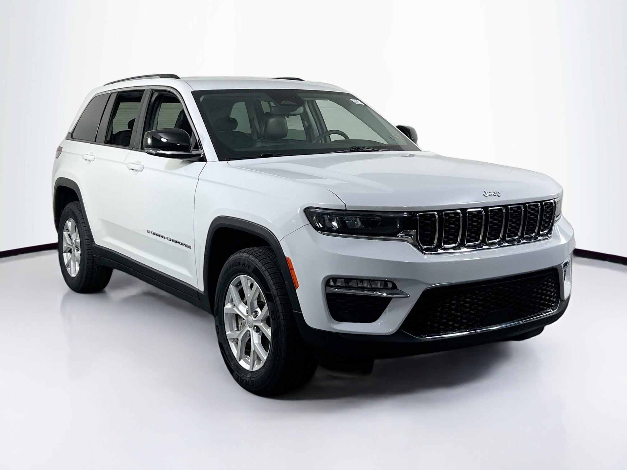 Used 2023 Jeep Grand Cherokee Limited image 3