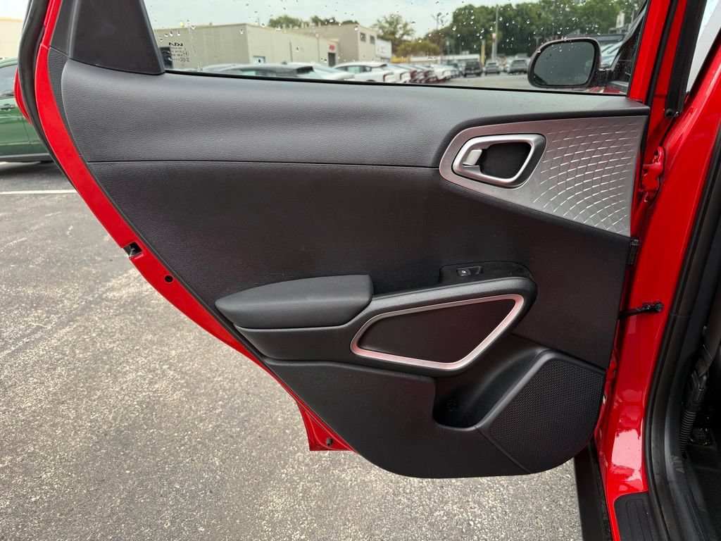 Used 2022 Kia Soul LX w/ Technology Package FWD image 6
