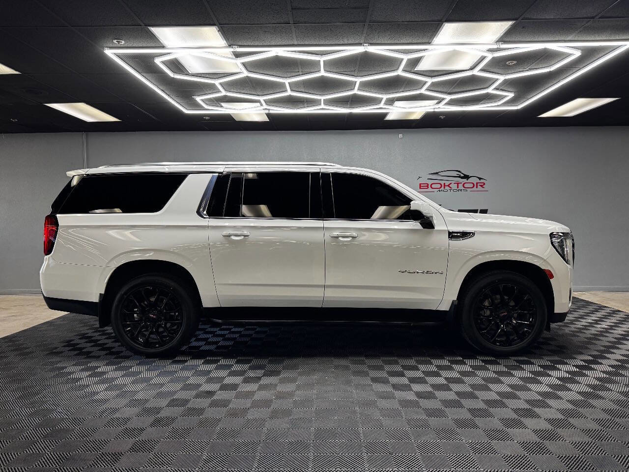 Used 2023 GMC Yukon XL SLE image 14