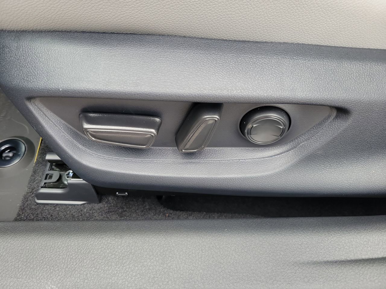 New 2026 Toyota Camry SE FWD image 18