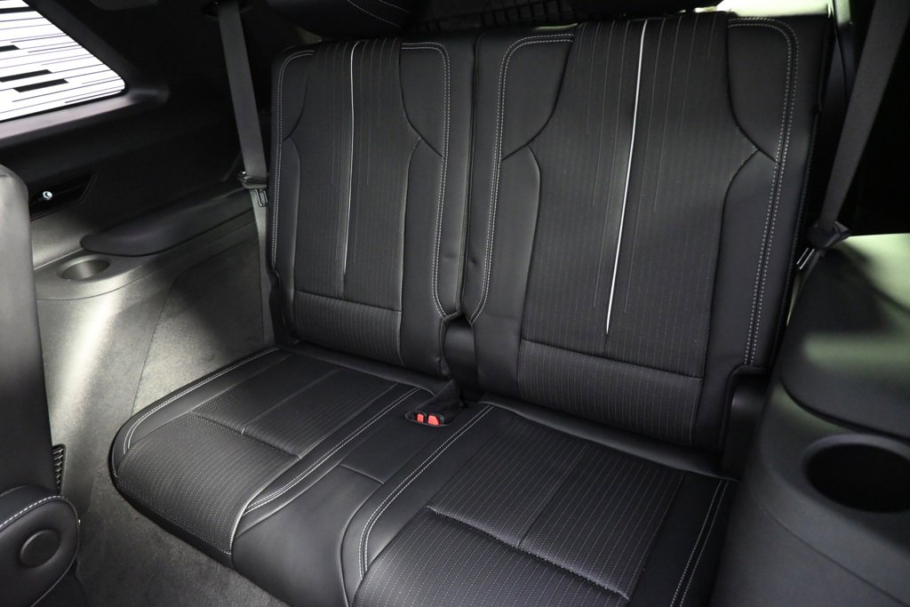 New 2026 Cadillac Vistiq Sport w/ LPO, Floor Liner Package image 22