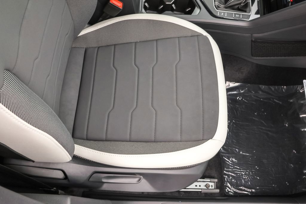 New 2025 Volkswagen Taos SE image 43