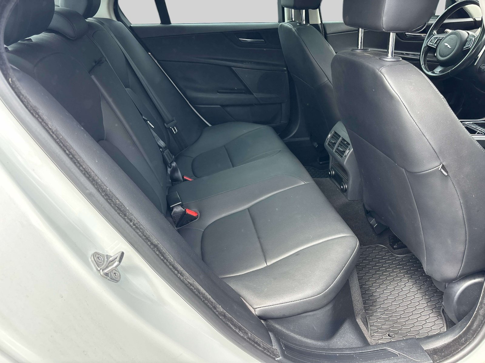 Used 2019 Jaguar XE RWD image 16