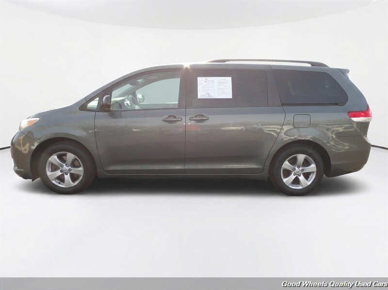 Used 2014 Toyota Sienna LE FWD image 7