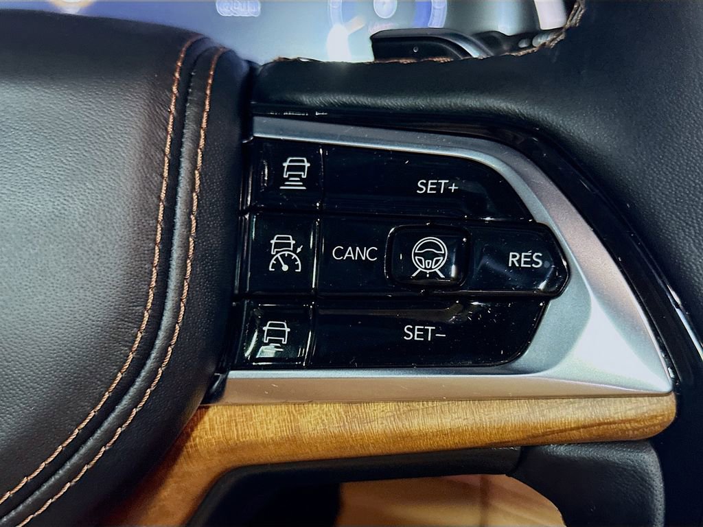 Used 2025 Jeep Grand Cherokee Summit AWD/4WD image 29