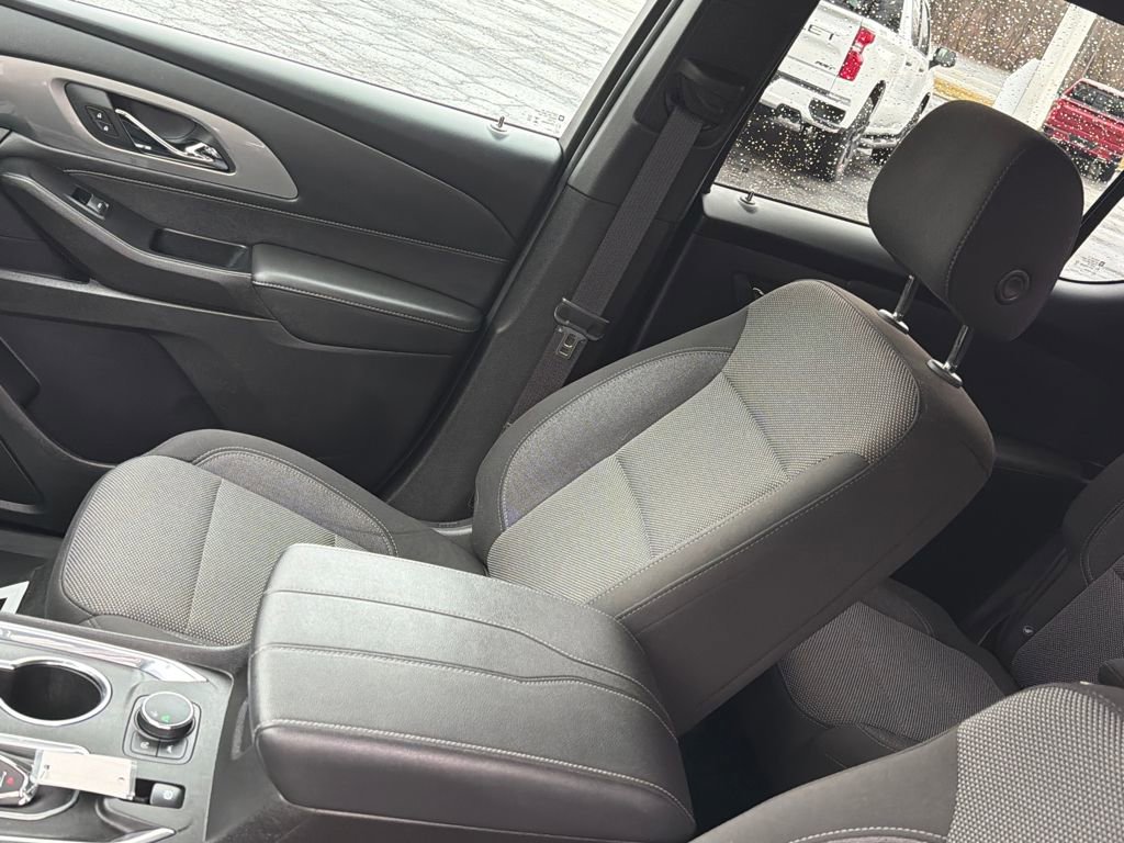 Used 2023 Chevrolet Traverse LT image 25
