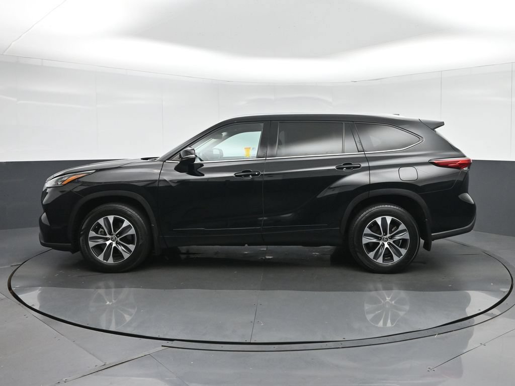 Used 2020 Toyota Highlander XLE AWD/4WD image 4