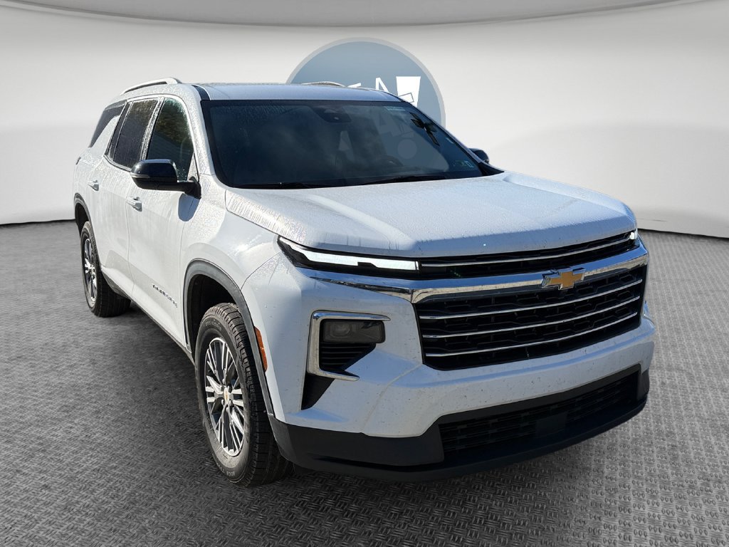 Used 2025 Chevrolet Traverse LT AWD/4WD image 1